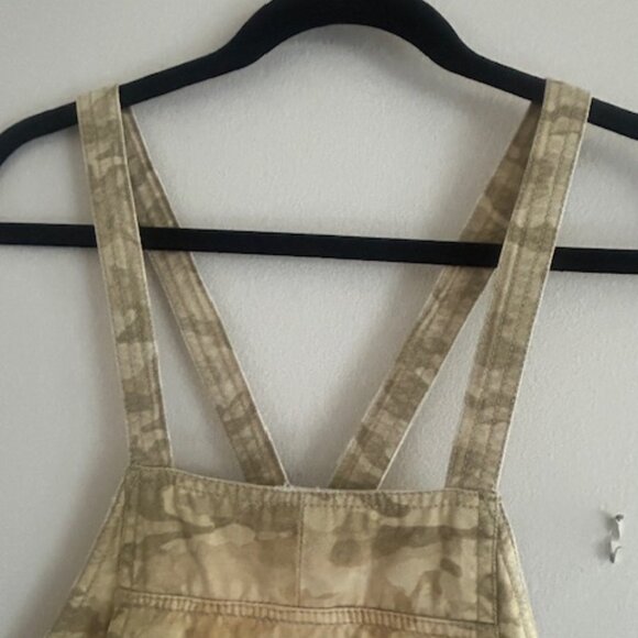 We The Free Way It Goes Camo Bib Adjustable Strap Back Cinch Harem Overalls NEW - Picture 3 of 16